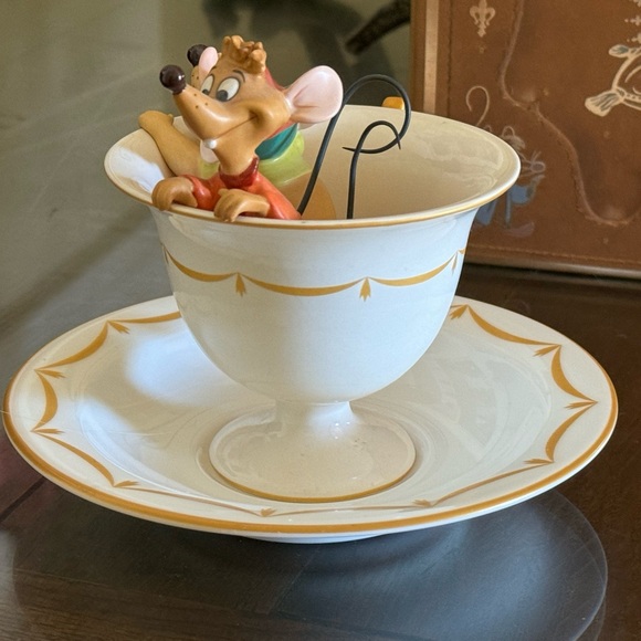 Walt Disney Classic Collection- Cinderella Gus and Jaq ..Tea for Two. - Picture 3 of 11